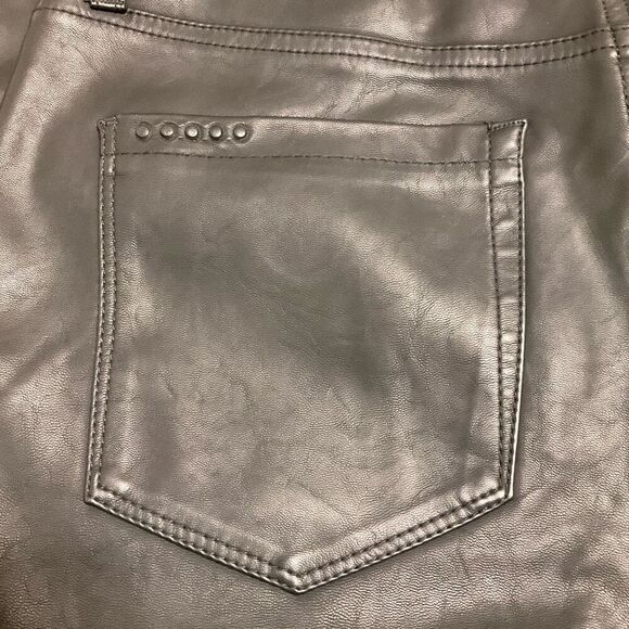 Blank NYC Midrise Skinny Faux Leather Pants, Size 29/6-8. Black - Picture 3 of 7